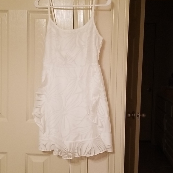 Cute Ruffles Dress - Picture 2 of 3